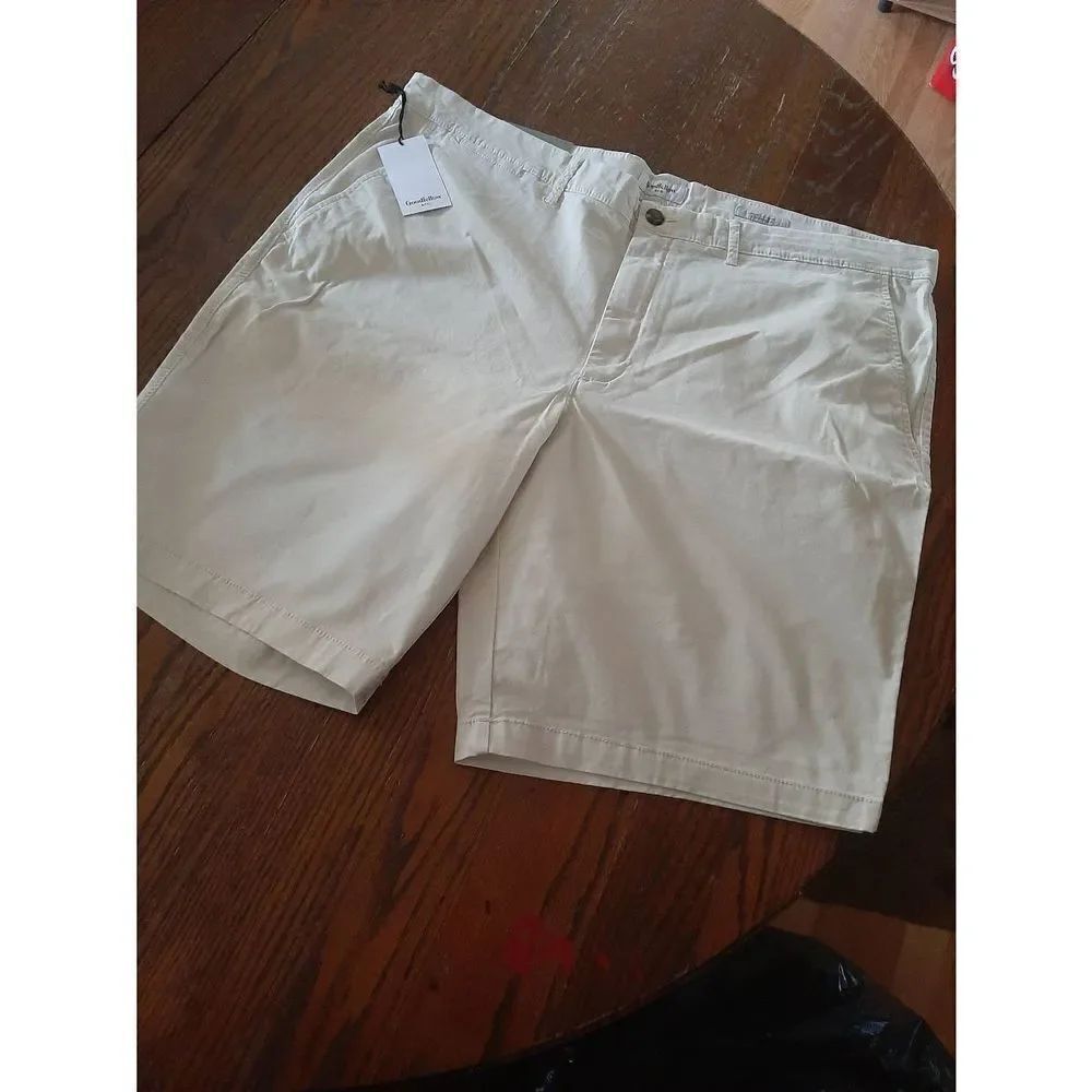 New Mens Size 42 Goodfellow Light Cream Linden Shorts 10.5" Inseam Bermuda Chino